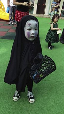 Cô bé hóa thân thành Vô Diệm hot nhất mùa Halloween