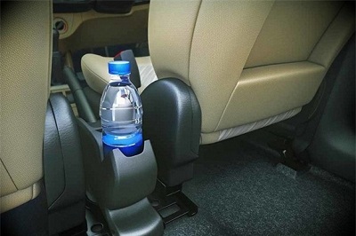 Tuyệt đối không uống nước đóng chai để trong ô tô vì những lý do sau