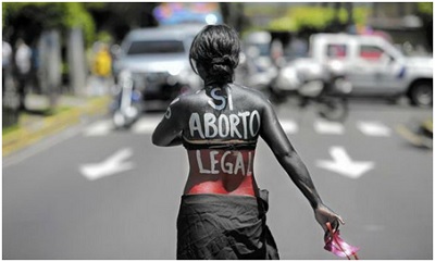 El Salvador nâng khung hình phạt lên 50 năm tù nếu phá thai