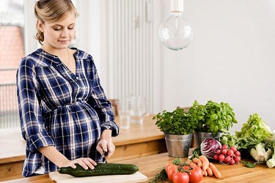 6 rau, 4 quả không nên ăn nhiều khi mang thai