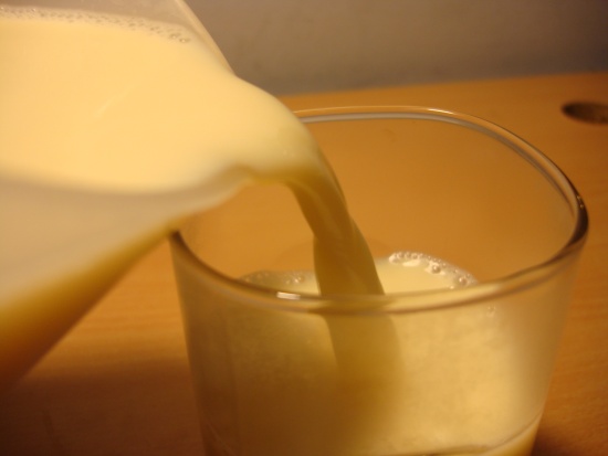 Cảnh giác với sữa đậu nành giờ được pha từ hương liệu