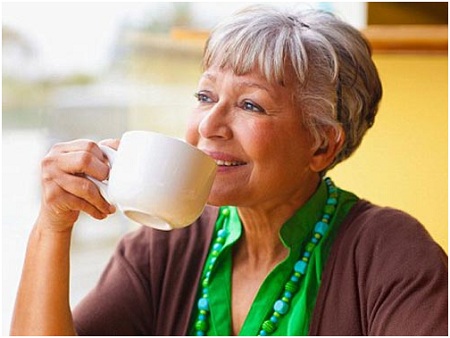 Sử dụng trà đen thường xuyên để giảm nguy cơ gãy xương khi về già
