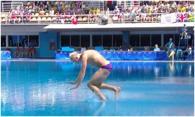 Ilya Zakharov: Nhà vô địch nhảy cầu bị loại vì màn tiếp nước bằng bụng
