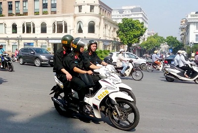 Cảnh sát cơ động tăng cường tuần tra ban ngày
