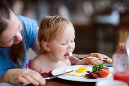 Chúng ta thường mắc những lỗi nào khi ăn sáng gây hại cho sức khỏe?