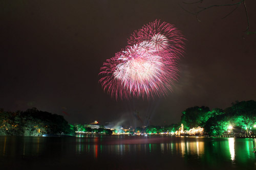 Địa điểm đẹp nhất xem pháo hoa Tết Ất Mùi tại Hà Nội