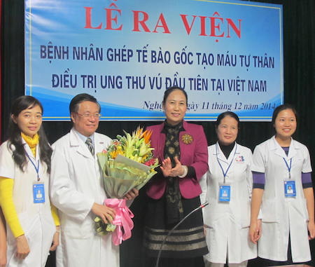 Ghép tế bào gốc tạo máu tự thân đầu tiên tại Việt Nam chữa bệnh ung thư vú