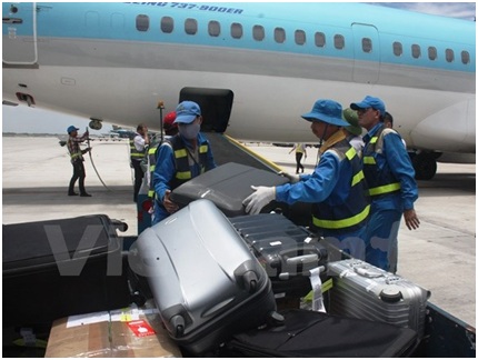 Nữ nhân viên vệ sinh sân bay “giữ hộ” dây chuyền vàng của hành khách