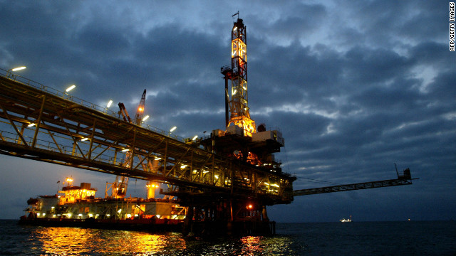 Giá dầu bất ngờ quay đầu tăng 5%