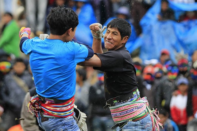 Lễ hội đánh nhau chào đón năm mới ở Peru