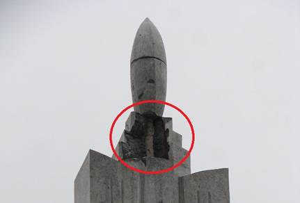 Sét đánh vỡ tượng đài 25 tỉ đồng tại Quảng Ninh