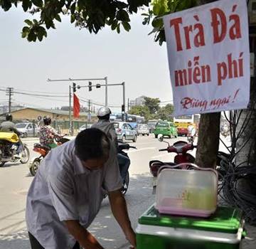 Hà Nội: Trà đá miễn phí xua tan nóng bức, dịu lòng người dân