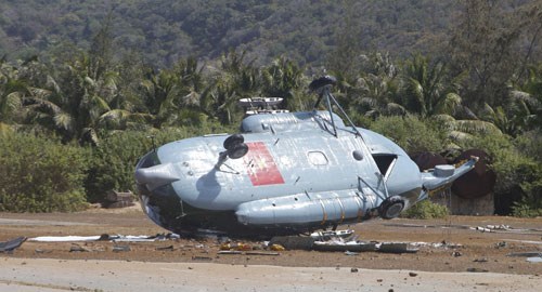 Trực thăng quân sự rơi gần đảo Phú Quý, 3 người bị thương
