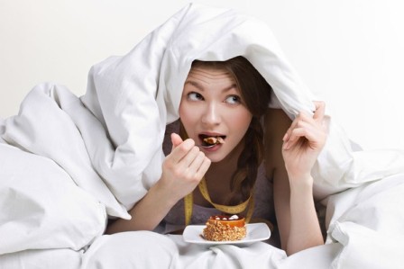 10 thực phẩm cần tránh trước khi đi ngủ