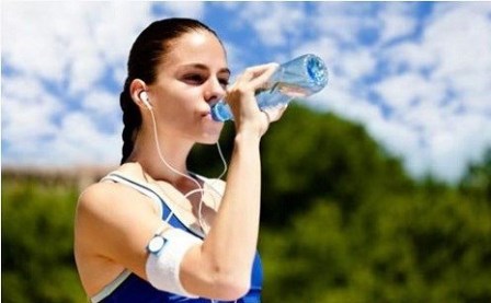 Sau tập thể dục có nên uống nước lạnh?