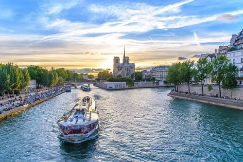 Thông tin đi du thuyền trên dòng sông Seine thơ mộng tại Pháp