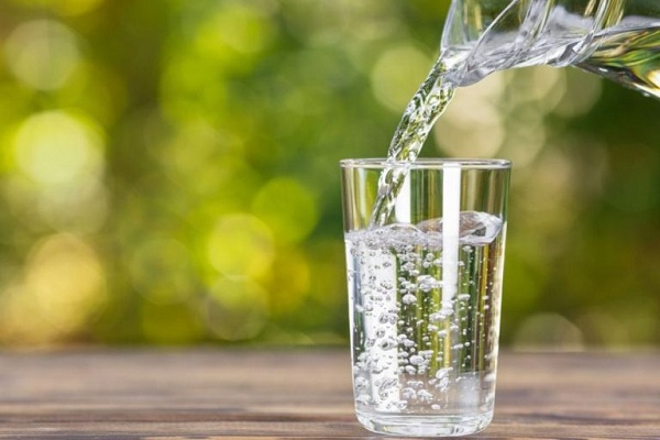 Có nên uống nước đun sôi nhiều lần?