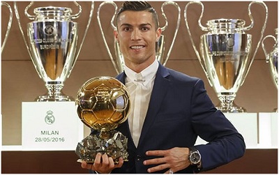Ronaldo lần thứ tư giành danh hiệu Quả Bóng Vàng