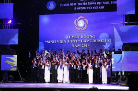 Tưng bừng kỷ niệm 65 năm Ngày học sinh - sinh viên Việt Nam