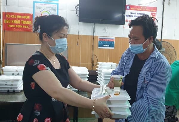 Bỡ ngỡ với các suất cơm bệnh lý trong chương trình Trao đi là còn mãi số 4