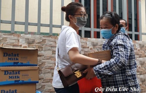 Chương trình Sẻ chia khó khăn, vượt qua dịch bệnh