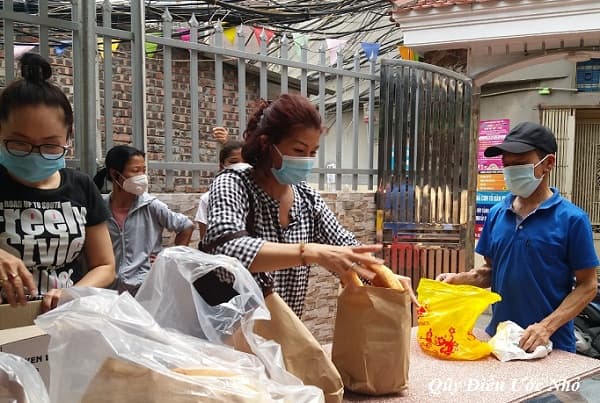 Chương trình Trao đi là còn mãi số 3: Cuộc hội ngộ sau đại dịch covid-19 tại xóm thận Lê Thanh Nghị