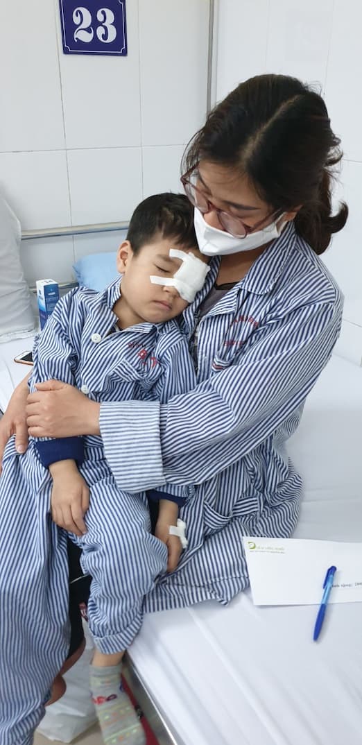 Chương trình từ thiện 'Chào Xuân Tân Sửu' tặng quà các bé Viện Mắt TW